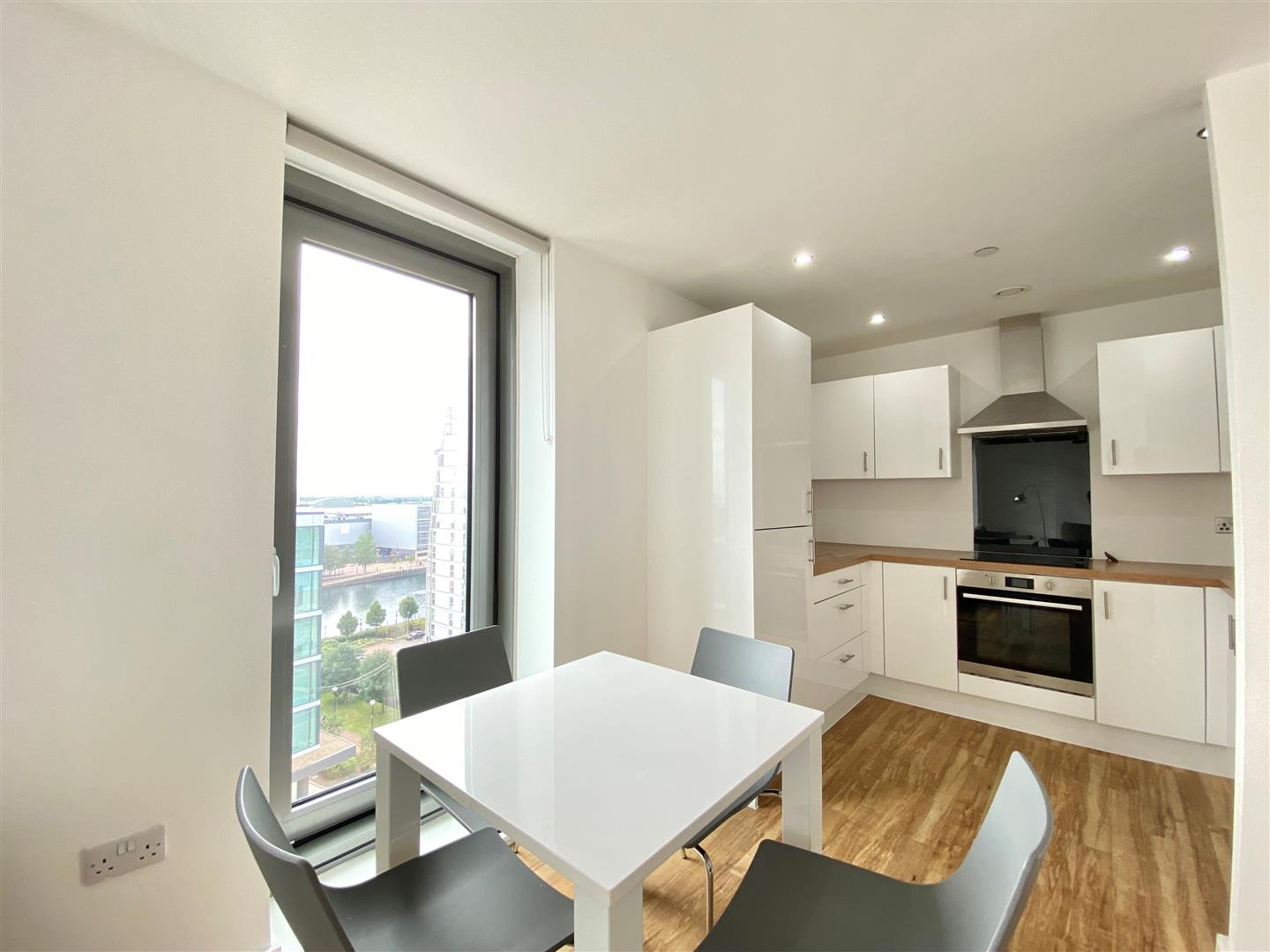 2 Bedroom Apartment To Rent image 5